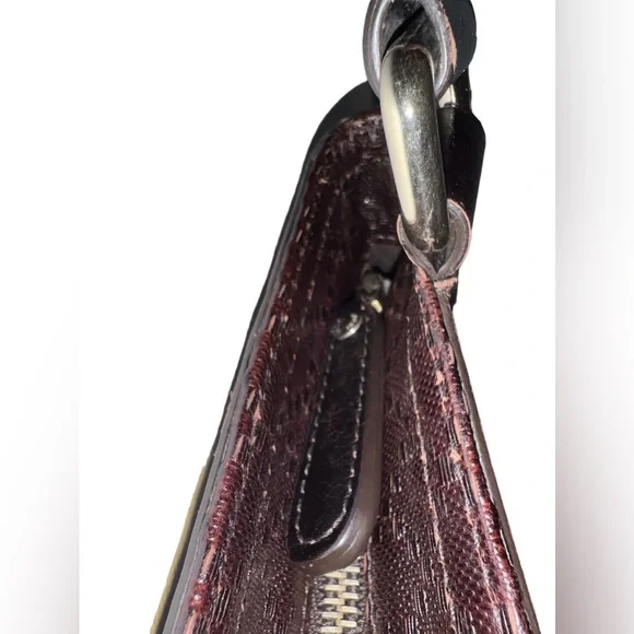 💎 SOLD - GUCCI Diamonte Embossed Leather Slim Zip Closure Crossbody Authentic! - Picture 12 of 16